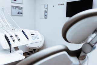 Umřel mi zub. Přišla extrémní bolest. A dozvěděl jsem se i další špatné zprávy. Zubařka končí - Médium.cz